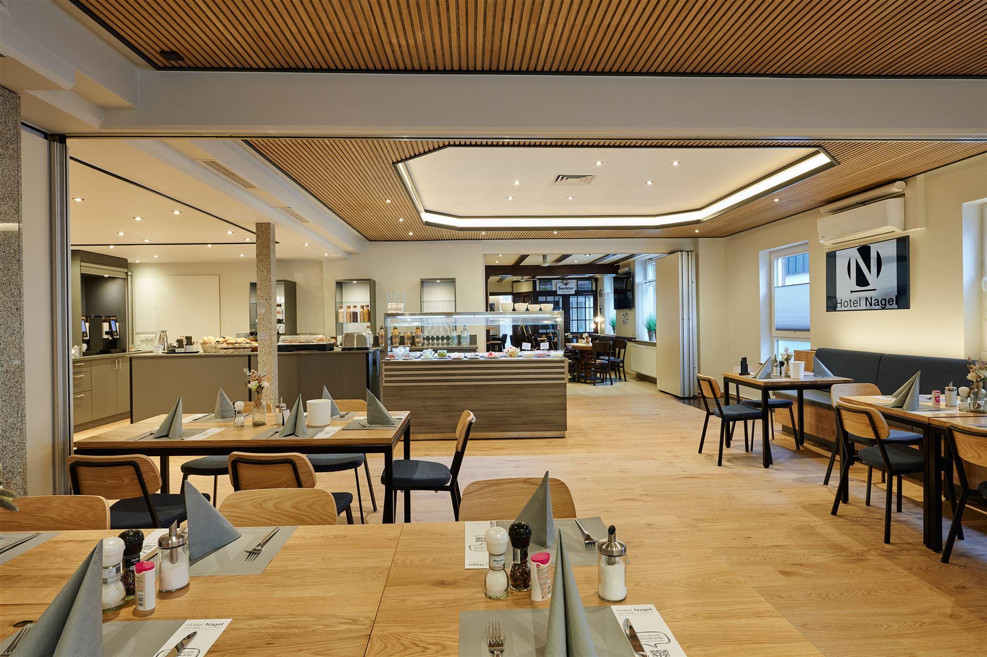 Foto van de ontbijtruimte met buffet