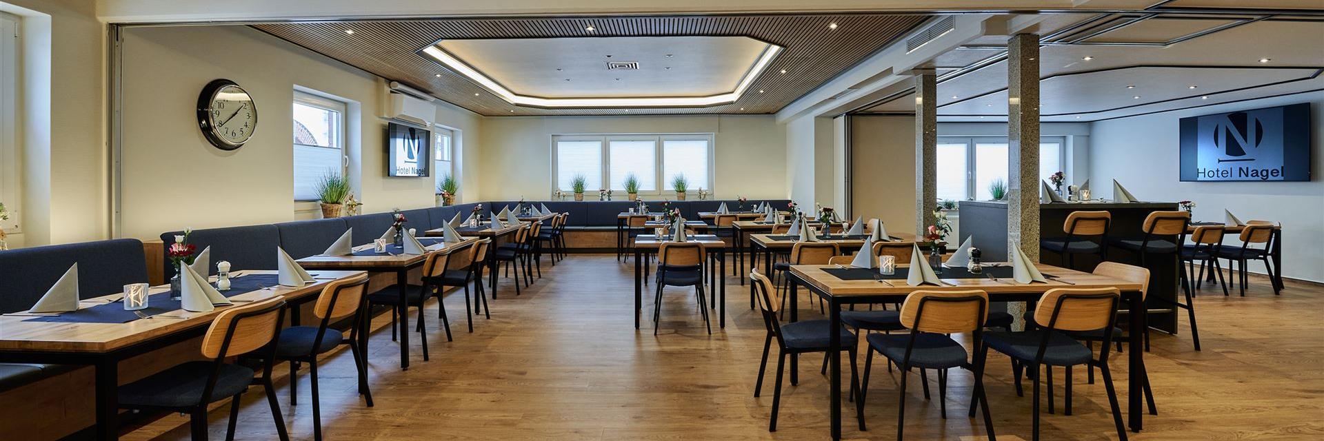 Foto van de feestzaal / ontbijtruimte.