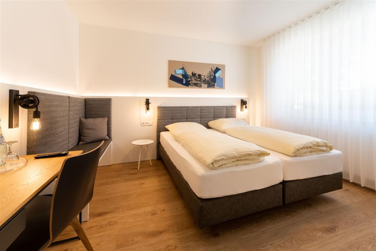 Foto van een comfort tweepersoons kamer vanuit een andere hoek