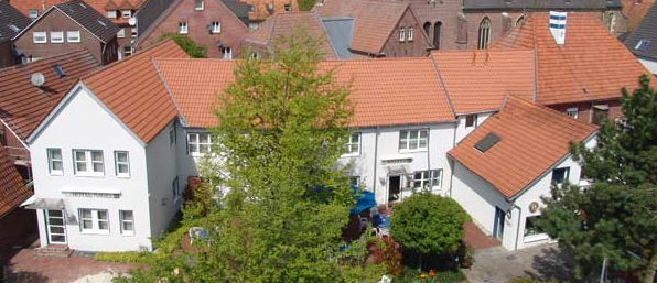 Luchtfoto van de hoteluitbreiding in 2001, het huidige hoofdgebouw.