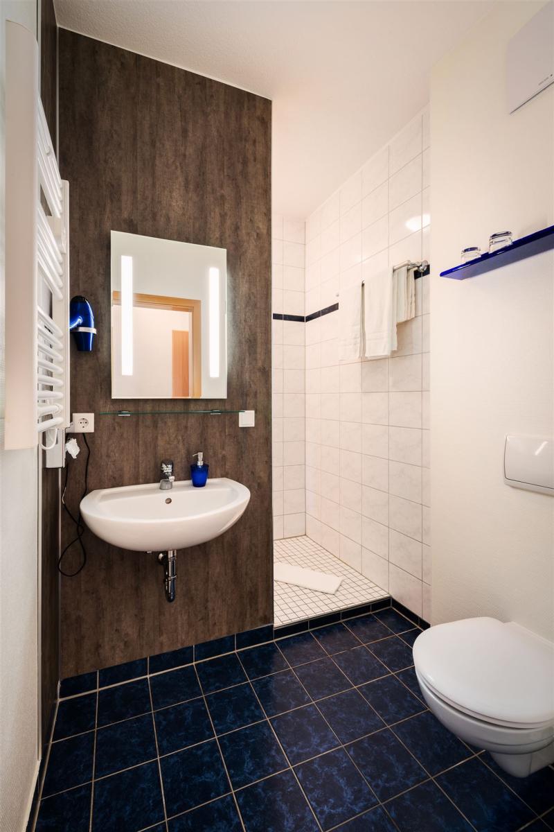 Foto van een standaard badkamer